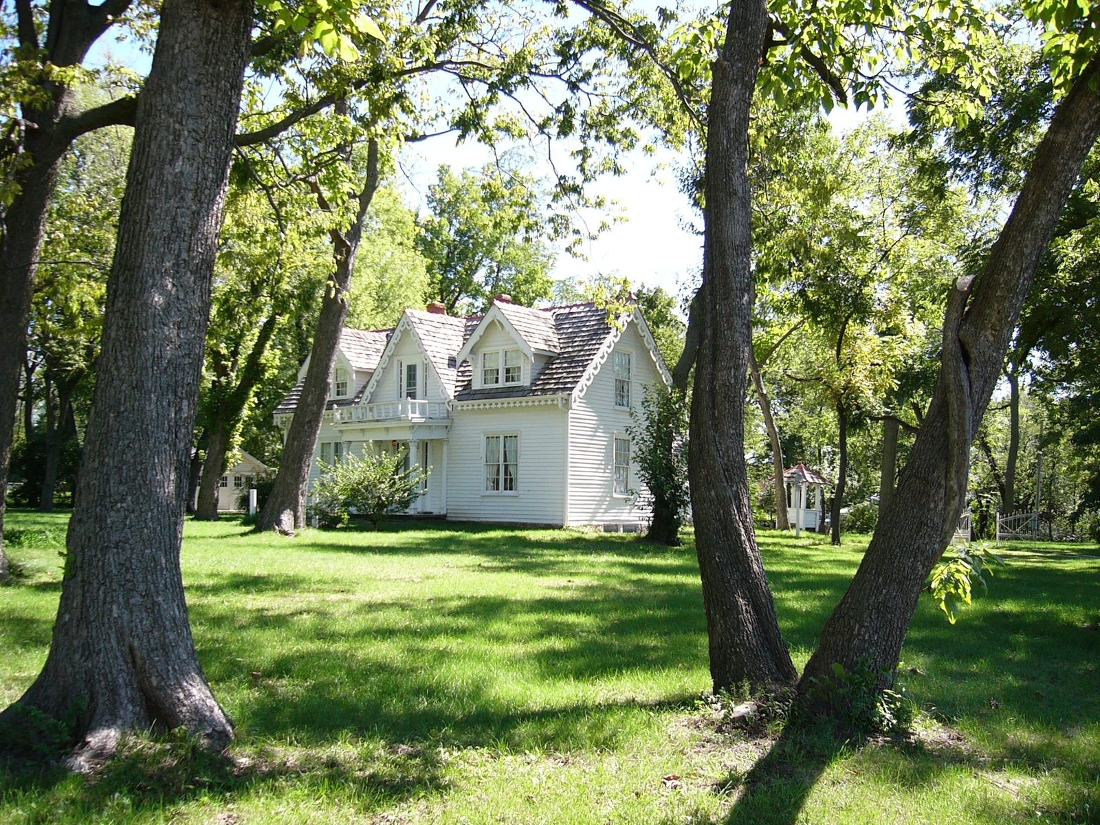 Rice-Tremonti Home, an 1844 Santa Fe Trail house in Raytown, Missouri